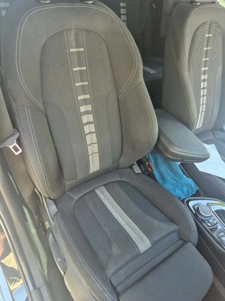 deb10794-f7f6-40d1-be72-1851ea0edcad.webp