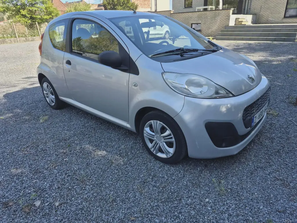 LOCATION Peugeot 107 Essence