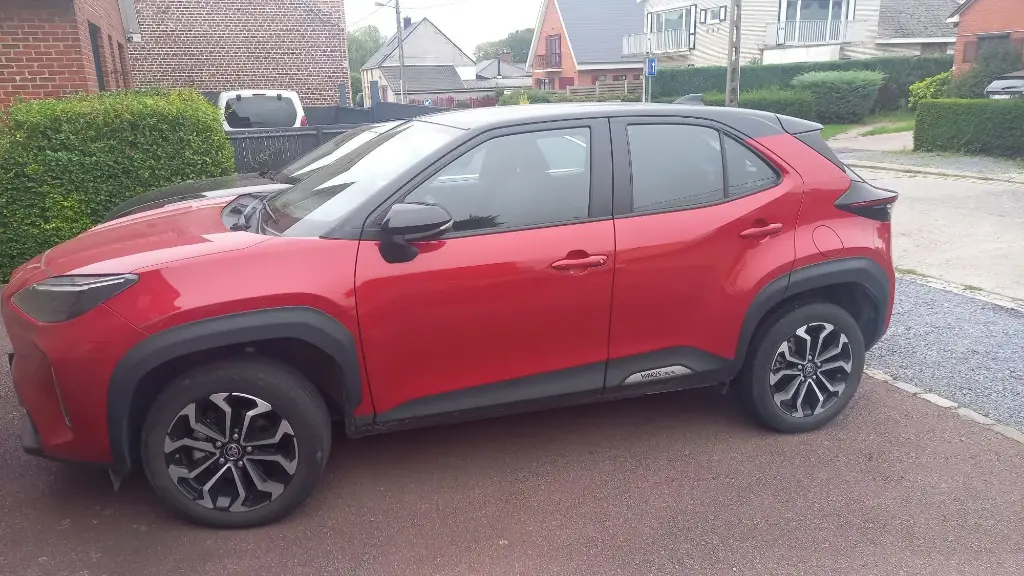 Toyota Yaris Cross B-SUV 1.5 TNGA HEV 2WD Dynamic Plus Bi-ton Pack Confort. Hybride Essence/Electrique.